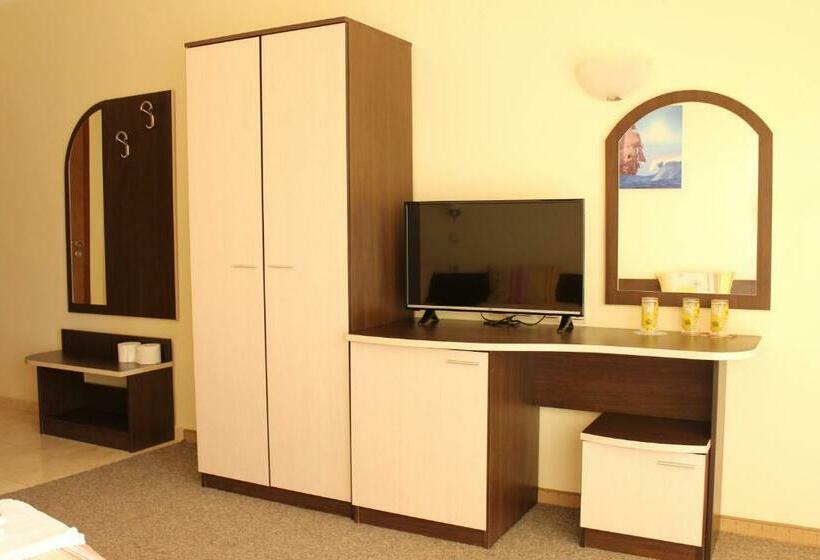 标准三人间, Sunny Paradise Family