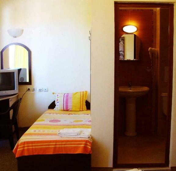 标准三人间, Sunny Paradise Family