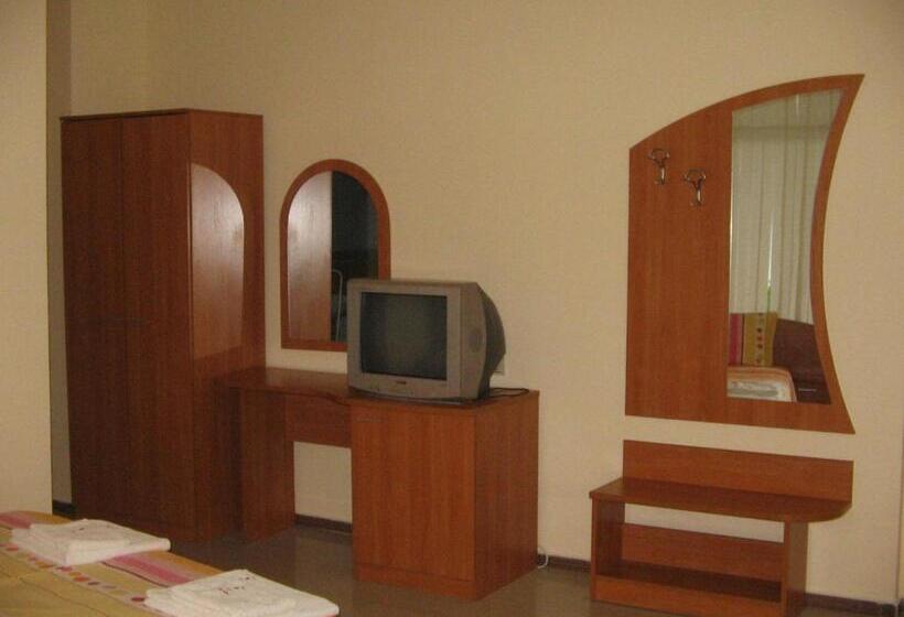 标准间, Sunny Paradise Family