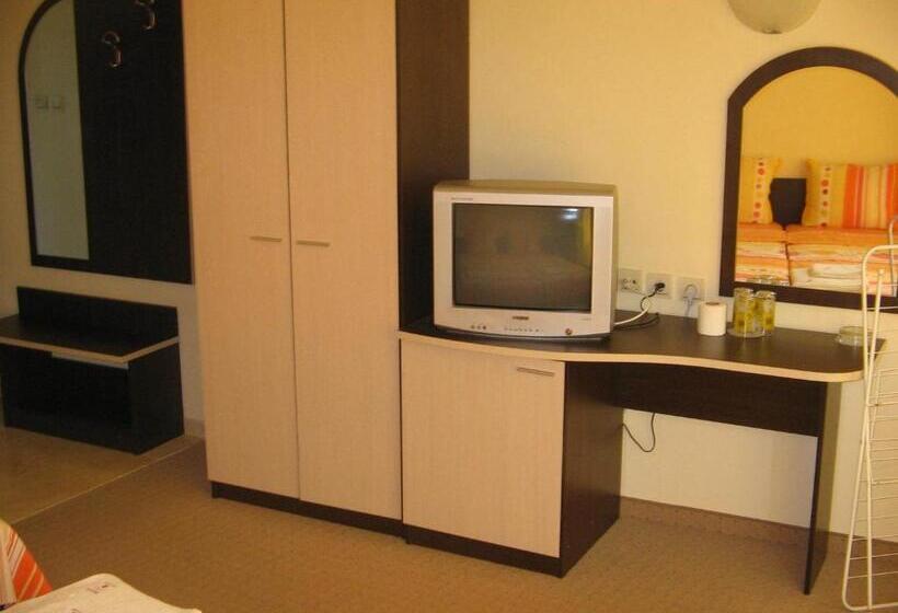 标准间, Sunny Paradise Family