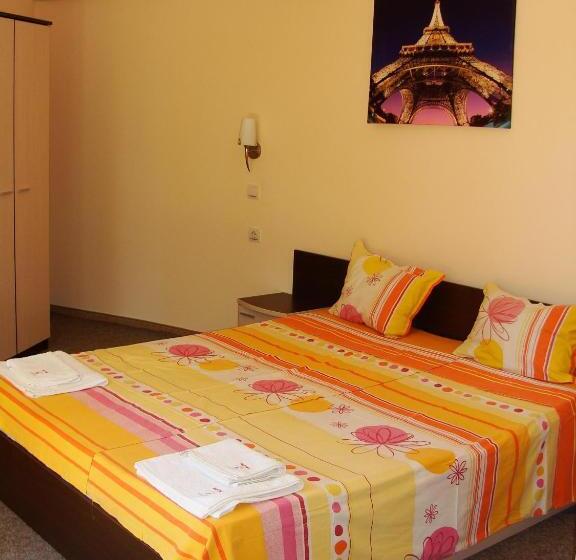 标准间, Sunny Paradise Family