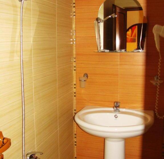 标准间, Sunny Paradise Family