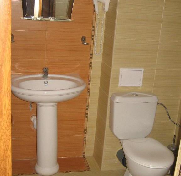 家庭间, Sunny Paradise Family