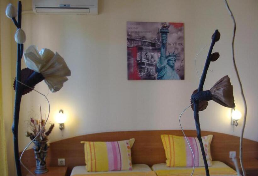 标准间, Sunny Paradise Family