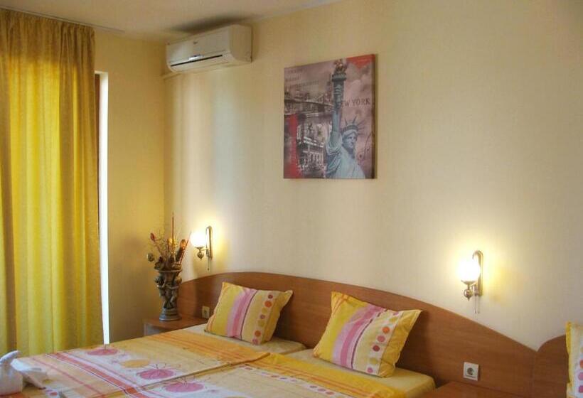 标准间, Sunny Paradise Family