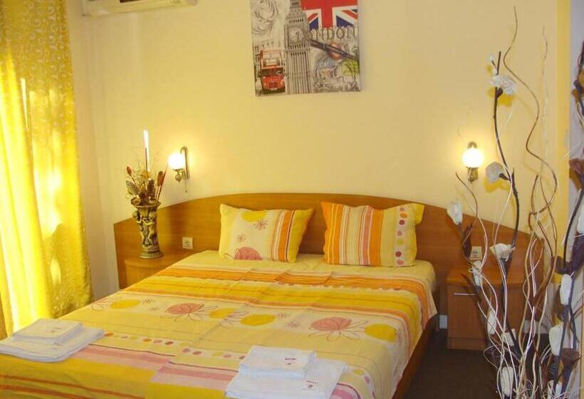 标准间, Sunny Paradise Family