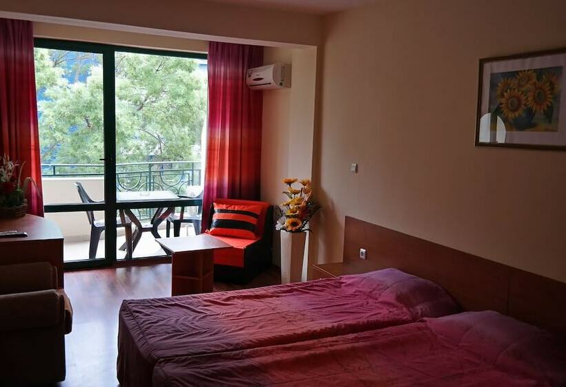 اتاق استاندارد با چشم‌انداز شهر, Tanya