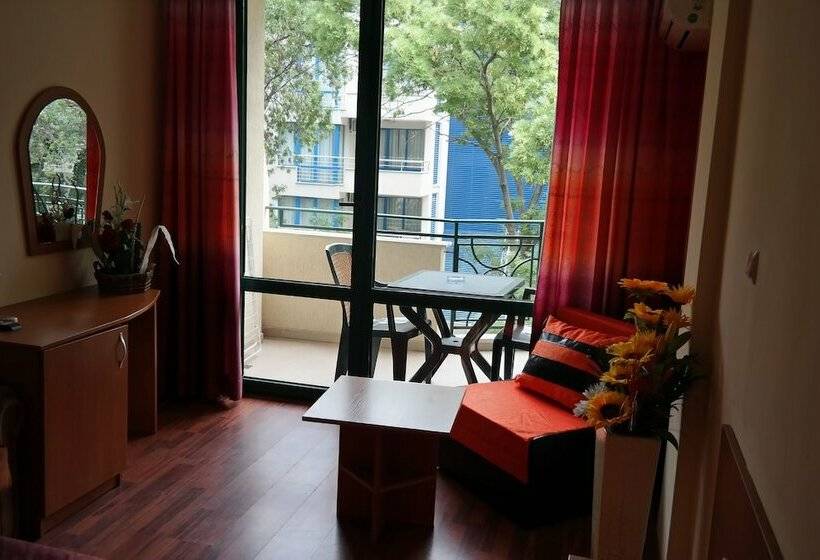 اتاق استاندارد با چشم‌انداز شهر, Tanya