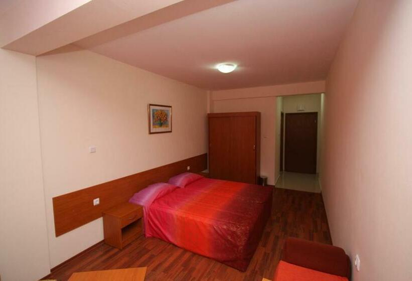 اتاق استاندارد با بالکن, Tanya