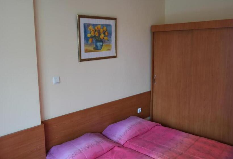 اتاق استاندارد با بالکن, Tanya