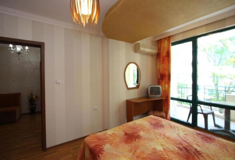 سوئیت با بالکن, Tanya