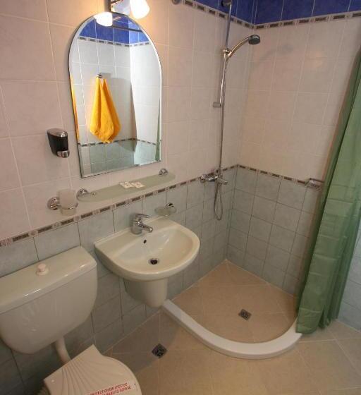 سوئیت با بالکن, Tanya