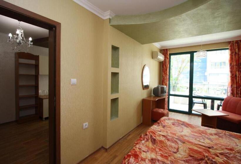 سوئیت با بالکن, Tanya