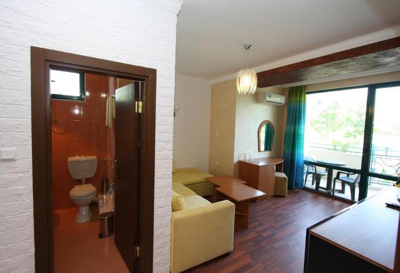 سوئیت با بالکن, Tanya