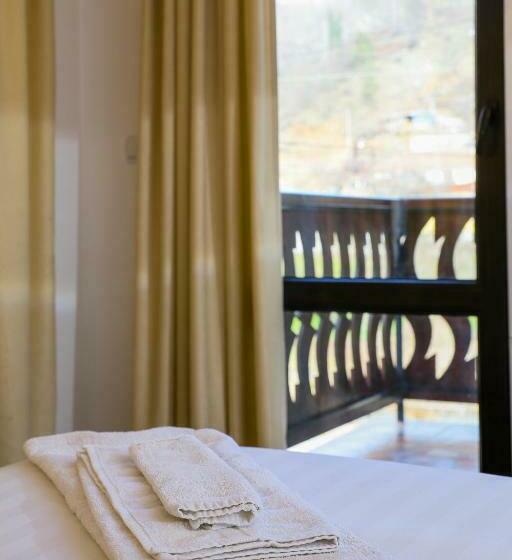 غرفة قياسية ثلاثية مزودة بشرفة, Zlatograd