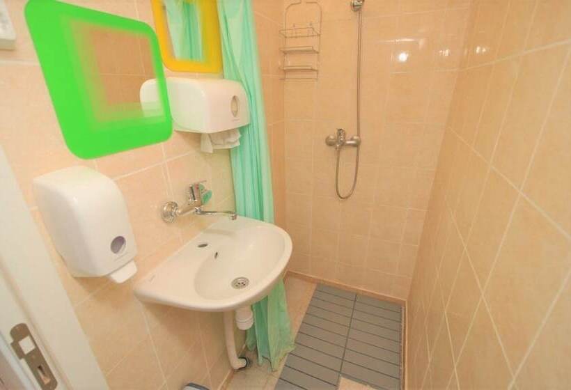 سرير فى غرفة مشتركه, Moreto & Caffeto Hostel