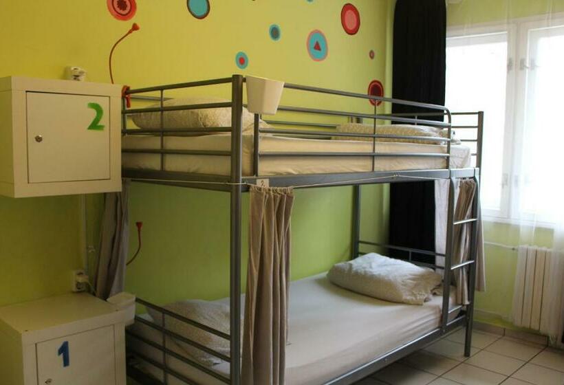 Четырехместный номер эконом класса с общей ванной комнатой, Moreto & Caffeto Hostel