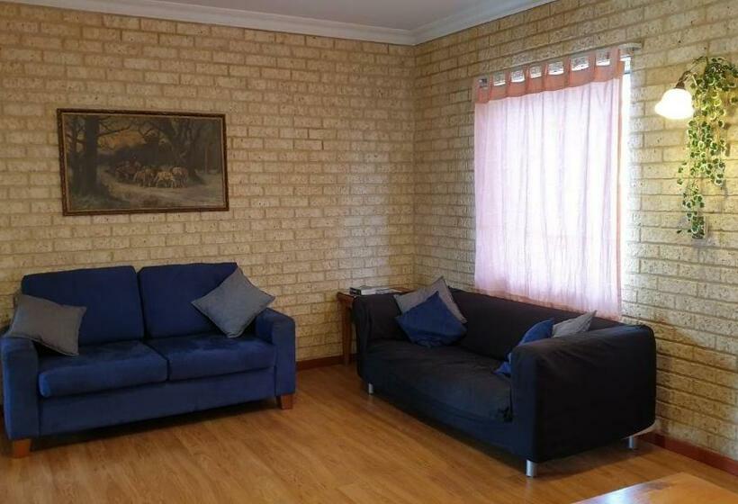 バス共有のスタンダードルーム, Baywatch Retreat Augusta