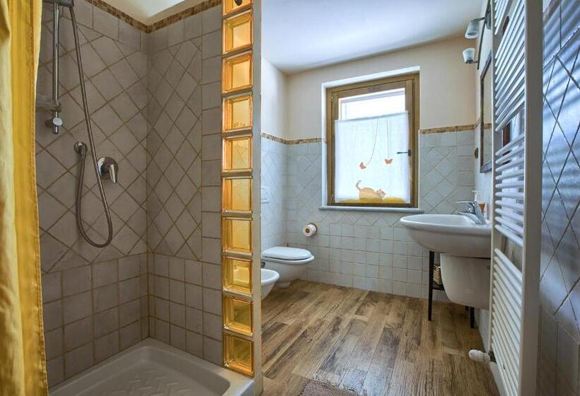 اتاق استاندارد سه نفره, B&b Cascina Moncrava