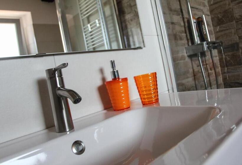 اتاق استاندارد سه نفره, Al Sa Di Te