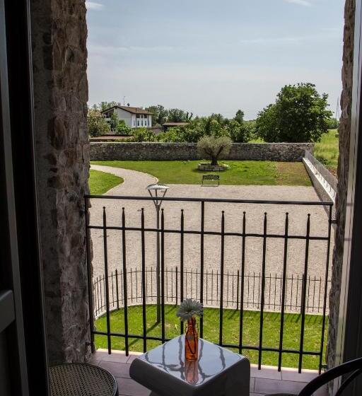 اتاق استاندارد سه نفره, Al Sa Di Te