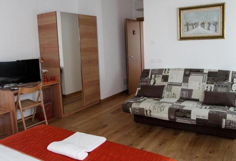 اتاق خانوادگی, Al Sa Di Te