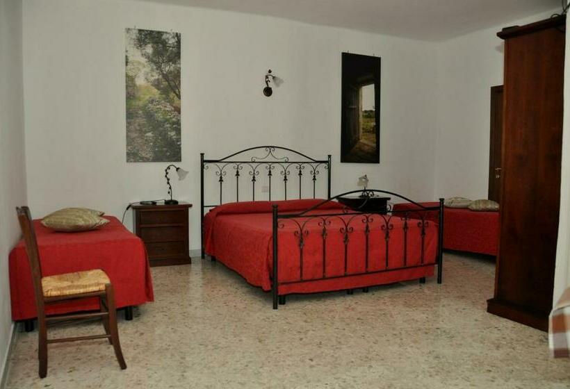 Четырехместный Номер Стандарт с Балконом, Arco Michele