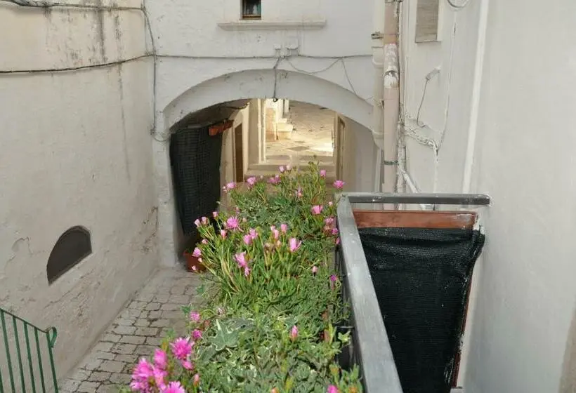 Pokój Czteroosobowy Standard z Balkonem, Arco Michele