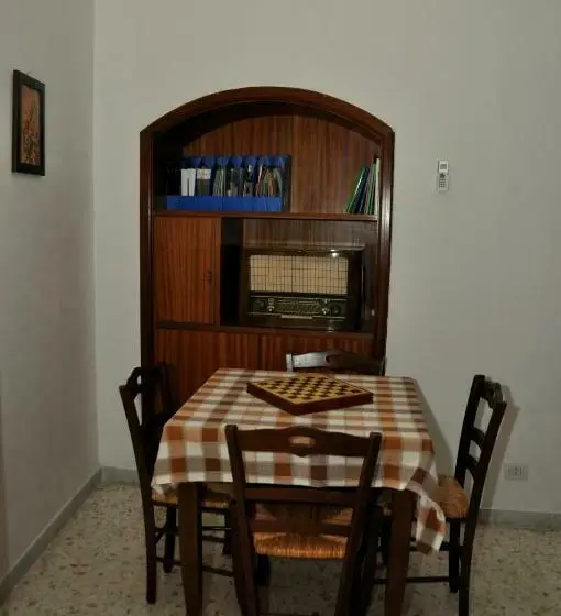 Pokój Czteroosobowy Standard z Balkonem, Arco Michele