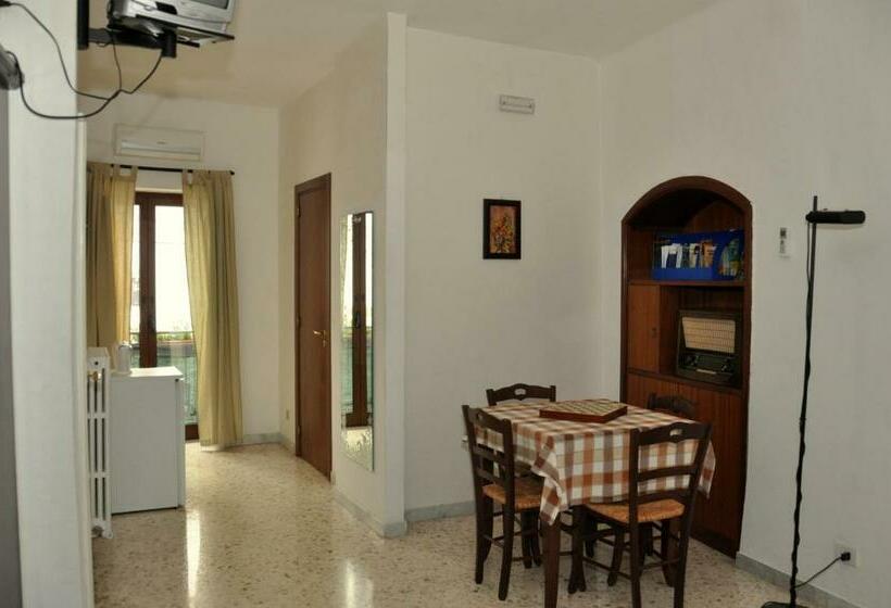 Четырехместный Номер Стандарт с Балконом, Arco Michele