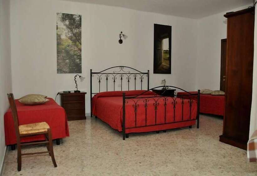 Четырехместный Номер Стандарт с Балконом, Arco Michele