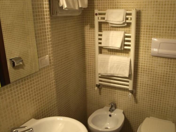 Четырехместный Номер Стандарт с Балконом, Arco Michele