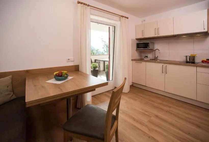 Huoneisto 1 Makuuhuone Parveke, Pension Talblick