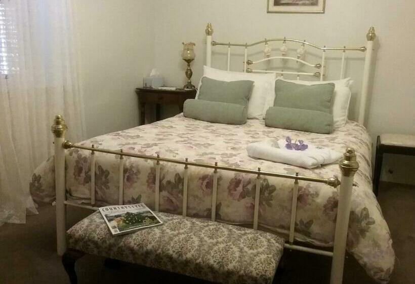 2ベッドルームハウス, Walnut Cottage