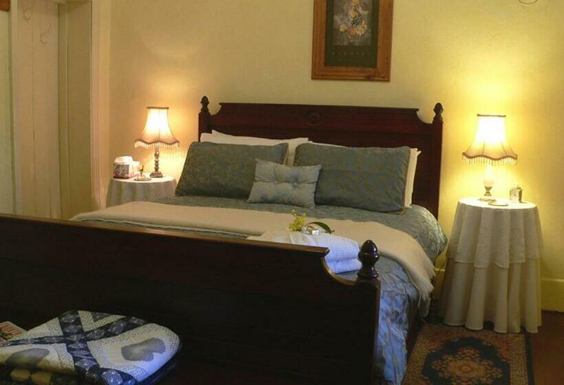 2ベッドルームハウス, Walnut Cottage