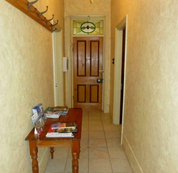 2ベッドルームハウス, Walnut Cottage