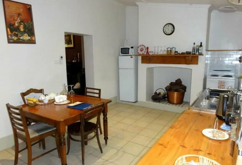 Talo 2 Makuuhuonetta, Walnut Cottage