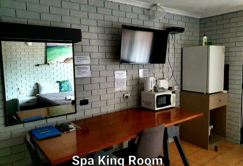 غرفة قياسية سرير كينج, City Lights Motel