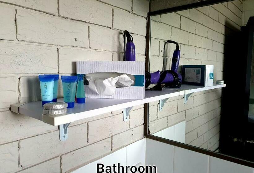 غرفة قياسية, City Lights Motel