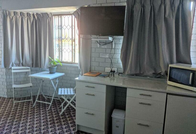 غرفة قياسية, City Lights Motel