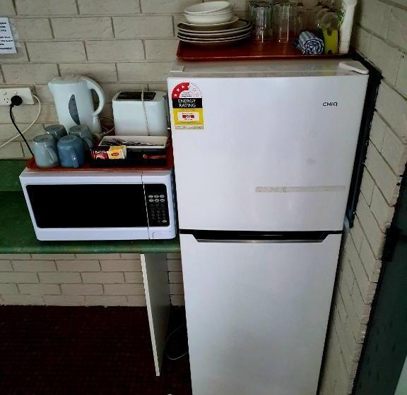 غرفة عائلية, City Lights Motel