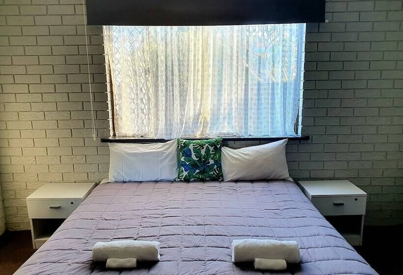 غرفة قياسية, City Lights Motel