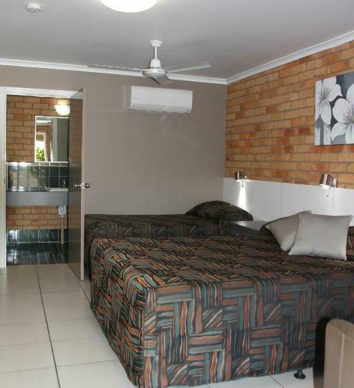 اتاق استاندارد سه نفره, Emerald Highlands Motel