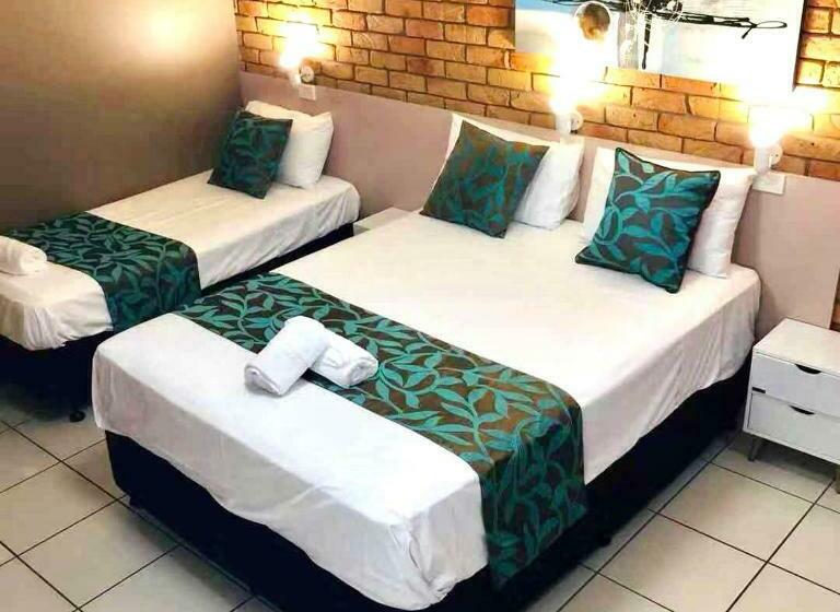 اتاق استاندارد سه نفره, Emerald Highlands Motel