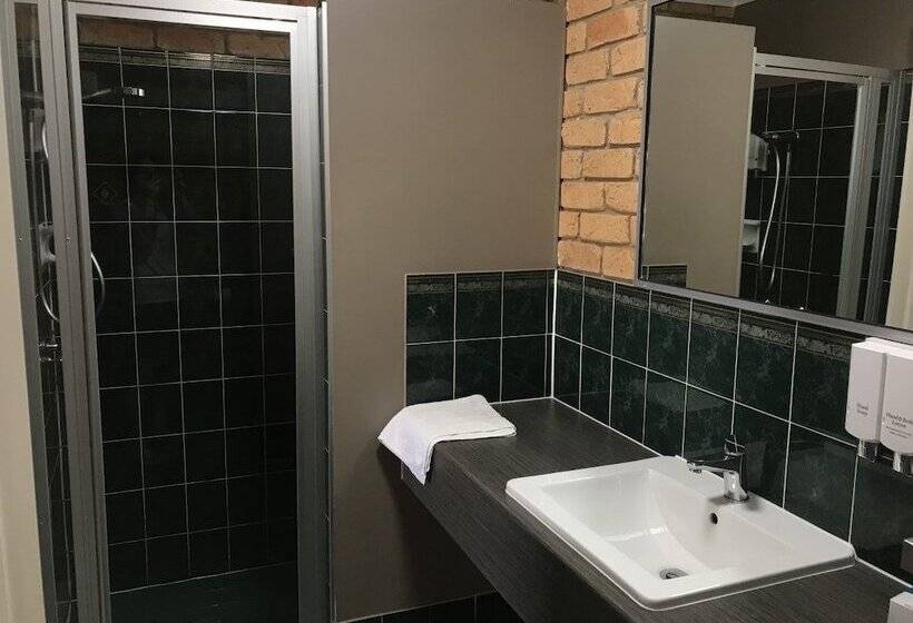 Quarto Triplo Estandar, Emerald Highlands Motel