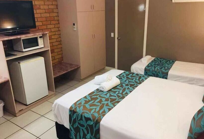 اتاق استاندارد سه نفره, Emerald Highlands Motel