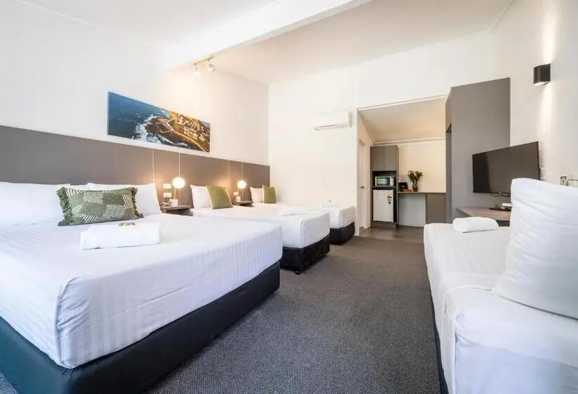 Perhehuone, Fern Bay Motel