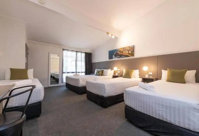 Perhehuone, Fern Bay Motel