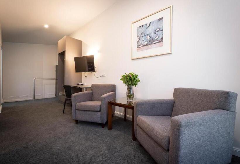 带大床的标准间, Fern Bay Motel