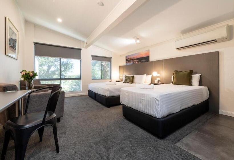 带大床的标准间, Fern Bay Motel